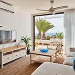 Coastal With Terrace, Sea Views And Heated Pools *